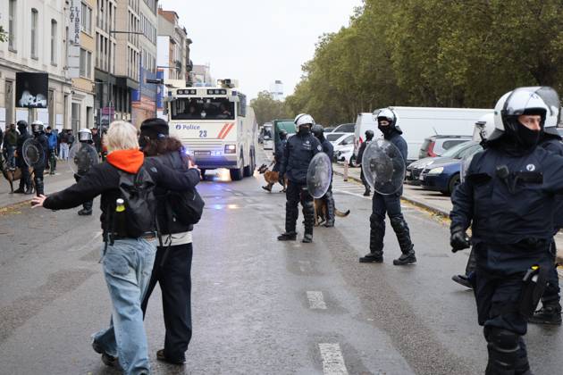 Riot police pictured at protests in Brussels for purchasing power, healthcare, and education, on Saturday 24 October 2026.  NICOLASxMAETERLINCK 190869051