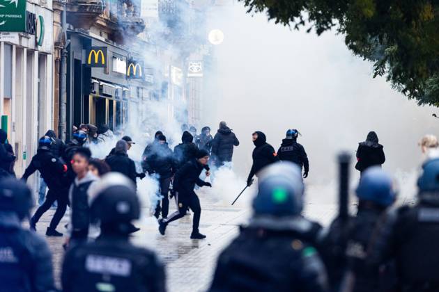 October 24 Protest: Demonstration Banned in Metz PHOTOPQR LE REPUBLICAIN LORRAIN Hugo AZMANI Metz Oct. 24, 2026 October 24 Protest: Demonstration Banned in Metz; Law enforcement used tear gas, Place de la République, France, Oct. 24, 2026 Another day of protests this Saturday, and amid fears of renewed violence and looting, restrictions on freedom of movement and assembly have multiplied, drawing sharp criticism from civil liberties groups Metz, Moselle, Lorraine, France  Copyright: xPHOTOPQR LExREPUBLICAINxLORRAIN xHugoxAZMANIx 20261024RBL7831 20261024RBL7831