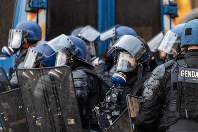 October 24 Protest: Demonstration Banned in Metz PHOTOPQR LE REPUBLICAIN LORRAIN Hugo AZMANI Metz Oct. 24, 2026 October 24 Protest: Demonstration Banned in Metz—a company of masked gendarmes, Place de la République, France, Oct. 24, 2026 Another day of protests this Saturday, and amid fears of renewed violence and looting, restrictions on freedom of movement and assembly have multiplied, drawing sharp criticism from civil liberties groups Metz, Moselle, Lorraine, France  Copyright: xPHOTOPQR LExREPUBLICAINxLORRAIN xHugoxAZMANIx 20261024RBL7848 20261024RBL7848