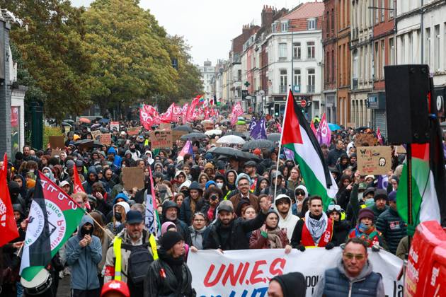 Protest, Act 2: PHOTOPQR, VOIX DU NORD, Thierry Thorel, October 24, 2026. Lille, October 24, 2026. Protest in the streets of the capital of Flanders, Act 2 Photo by Thierry Thorel La Voix du Nord France Oct. 24, 2026 Another day of protests this Saturday, and amid fears of renewed violence and looting, restrictions on freedom of movement and assembly have multiplied, drawing sharp criticism from civil liberties groups Hauts-de-France France  Copyright: xPHOTOPQR VOIXxDUxNORD MAXPPPxThierryxThorelx 20261024VDN7791 20261024VDN7791
