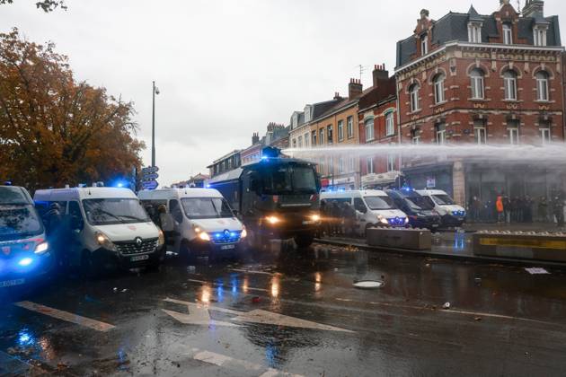 Protest, Act 2: PHOTOPQR, VOIX DU NORD, Thierry Thorel, October 24, 2026. Lille, October 24, 2026. Protest in the streets of the capital of Flanders, Act 2: Here, a clash between protesters and CRS officers. Photo by Thierry Thorel, La Voix du Nord, France, Oct. 24, 2026. Another day of protests this Saturday, and amid fears of renewed violence and looting, restrictions on freedom of movement and assembly have multiplied, drawing sharp criticism from civil liberties groups. Hauts-de-France, France  Copyright: xPHOTOPQR VOIXxDUxNORD MAXPPPxThierryxThorelx 20261024VDN7837 20261024VDN7837