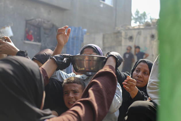 Gaza Palestinians Food Shortages 2026 Palestinian women reach forward as food is handed out at a charity kitchen in Jabalia Refugee Camp, northern Gaza Strip, Palestine, on October 24, 2026. Community kitchens remain a key source of food in Gaza, where UN humanitarian agencies reported cuts to cooked-meal distributions in October because of funding shortages. Jabalia Gaza Strip Palestinian Territories Copyright: xRamezxHabboubx