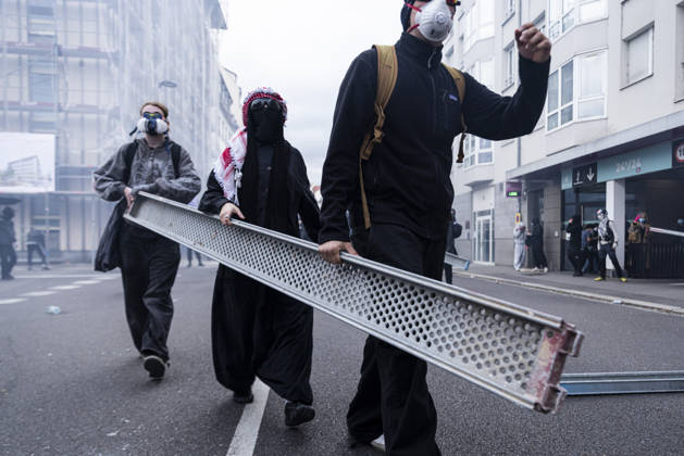 Demonstration and clashes between protesters and police in Strasbourg STRASBOURG, FRANCE - OCTOBER 24: Protesters clash with law enforcement officers during a demonstration in the city centre of Strasbourg, France on October 24, 2026. Police officers intervene to disperse groups of protesters as tear gas is deployed. Clashes, projectile throwing and property damage are reported in several streets. Barricades and burning vehicles reflect the tense situation surrounding the protest. Elyxandro Cegarra Anadolu Strasbourg France. Editorial use only. Please get in touch for any other usage.  Copyright: x2026xAnadoluxElyxandroxCegarrax