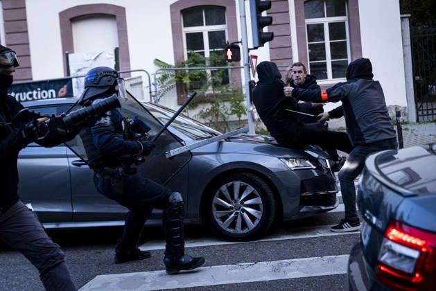 Demonstration and clashes between protesters and police in Strasbourg STRASBOURG, FRANCE - OCTOBER 24: Protesters clash with law enforcement officers during a demonstration in the city centre of Strasbourg, France on October 24, 2026. Police officers intervene to disperse groups of protesters as tear gas is deployed. Clashes, projectile throwing and property damage are reported in several streets. Barricades and burning vehicles reflect the tense situation surrounding the protest. Elyxandro Cegarra Anadolu Strasbourg France. Editorial use only. Please get in touch for any other usage.  Copyright: x2026xAnadoluxElyxandroxCegarrax