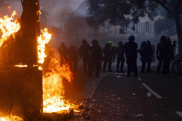 Demonstration and clashes between protesters and police in Strasbourg STRASBOURG, FRANCE - OCTOBER 24: Protesters clash with law enforcement officers during a demonstration in the city centre of Strasbourg, France on October 24, 2026. Police officers intervene to disperse groups of protesters as tear gas is deployed. Clashes, projectile throwing and property damage are reported in several streets. Barricades and burning vehicles reflect the tense situation surrounding the protest. Elyxandro Cegarra Anadolu Strasbourg France. Editorial use only. Please get in touch for any other usage.  Copyright: x2026xAnadoluxElyxandroxCegarrax