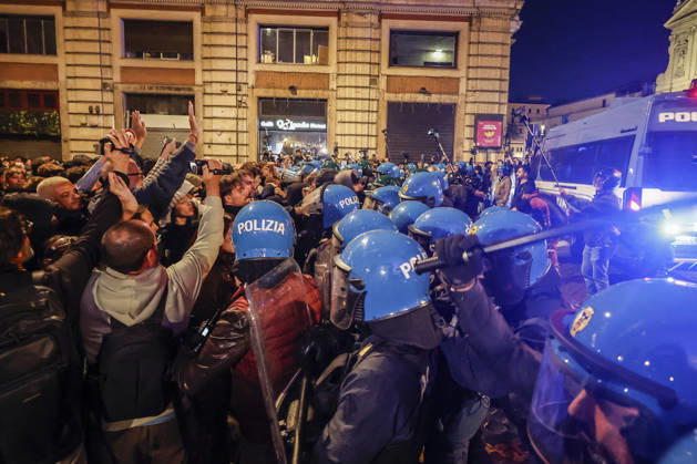 Demonstration against the Italian government in Rome ROME, ITALY, OCTOBER 24: Italian anti-riot police officers face demonstrators during a protest against the Italian government in Rome, Italy, on October 24, 2026. Riccardo De Luca Anadolu Rome Italy. Editorial use only. Please get in touch for any other usage.  Copyright: x2026xAnadoluxRiccardoxDexLucax