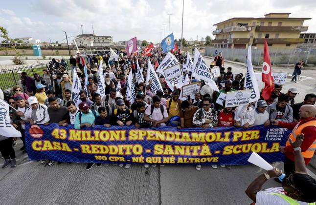 IPA90126129 - Castelvolturno: The church and local institutions led the peaceful march of 10,000 people according to police figures, though organizers claim there were nearly 20,000 participants to protest the opening of the CPRs (centers for repatriation), which are administrative detention facilities.  Copyright: xSalvatorexLaporta KONTROLABx xKontrolabx IPA90126129