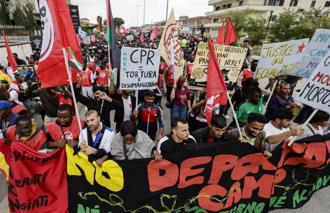 IPA90126167 - Castelvolturno: The church and local institutions led the peaceful march of 10,000 people according to police figures, though organizers claim there were nearly 20,000 participants to protest the opening of the CPRs (centers for repatriation), which are administrative detention facilities.  Copyright: xSalvatorexLaporta KONTROLABx xKontrolabx IPA90126167