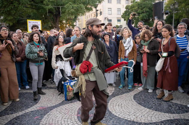 October 24, 2026, Lisbon, Lisbon, Portugal: Demonstrators take part in a protest organized by the Acampada de Lisboa housing movement, demanding affordable housing, limits on rising rents and an end to property speculation. The march takes place in central Lisbon, from Marques de Pombal to Rossio Square, following recent police removal of protest tents and the detention of 55 demonstrators during housing protests in the Portuguese capital. Lisbon Portugal  - ZUMAr238 20261024_zip_r238_085 Copyright: xRicardoxRochax