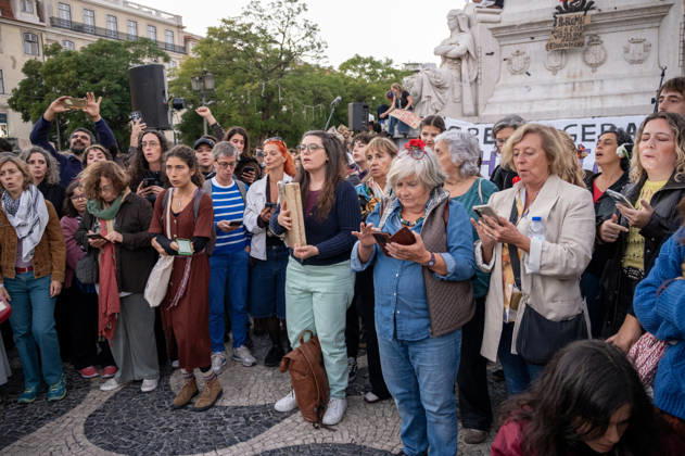 October 24, 2026, Lisbon, Lisbon, Portugal: Demonstrators take part in a protest organized by the Acampada de Lisboa housing movement, demanding affordable housing, limits on rising rents and an end to property speculation. The march takes place in central Lisbon, from Marques de Pombal to Rossio Square, following recent police removal of protest tents and the detention of 55 demonstrators during housing protests in the Portuguese capital. Lisbon Portugal - ZUMAr238 20261024_zip_r238_089 Copyright: xRicardoxRochax
