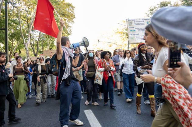 October 24, 2026, Lisbon, Lisbon, Portugal: Demonstrators take part in a protest organized by the Acampada de Lisboa housing movement, demanding affordable housing, limits on rising rents and an end to property speculation. The march takes place in central Lisbon, from Marques de Pombal to Rossio Square, following recent police removal of protest tents and the detention of 55 demonstrators during housing protests in the Portuguese capital. Lisbon Portugal - ZUMAr238 20261024_zip_r238_074 Copyright: xRicardoxRochax