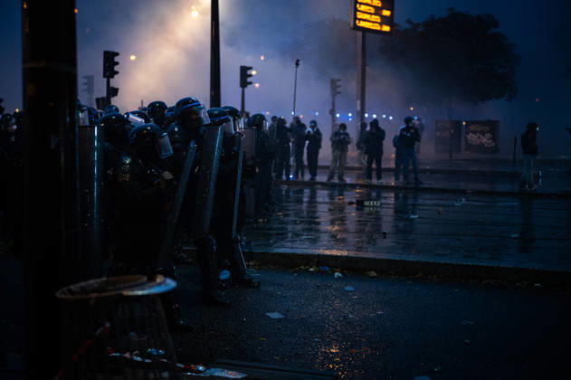 Demonstrators clash with police near Porte de Vincennes amid ongoing protests in Paris PARIS, FRANCE - OCTOBER 24: Demonstrators clash with police near Porte de vincennes during a demonstration amid ongoing social and political tensions in Paris, France, on October 24, 2026. Police use tear gas and high pressure water to disperse the crowd. Rachelle Papillon-Amblard Anadolu Paris France. Editorial use only. Please get in touch for any other usage.  Copyright: x2026xAnadoluxRachellexPapillon-Amblardx