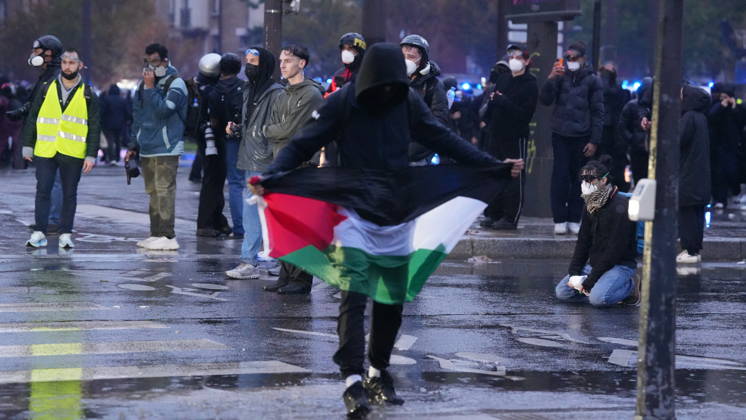 A demonstration against government policy wad held in Paris, France, on October 24, 2026. Protests follow last weekend s demonstrations, which were marked by violent clashes and widespread damage. (CTKxPhoto PavelxNemecek) CTKPhotoF202610240028801  CTKPhotoF202610240028801