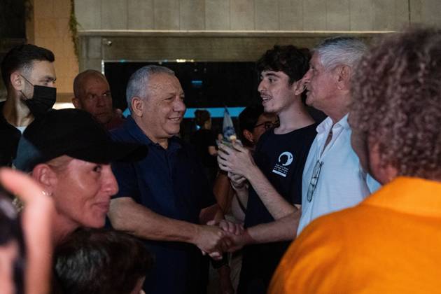 October 24, 2026, Tel Aviv, Israel: TEL AVIV, ISRAEL - OCT 24 2026. Political frontrunner Gadi Eisenkot shakes the hands of supporters as tens of thousands rally in support of the opposition block in Tel Aviv, Israel three days before the first election since the October 7th Hamas attack and subsequent war. JNA press. Tel Aviv Israel - ZUMAq101 20261024_zna_q101_279 Copyright: xShaniexRothx