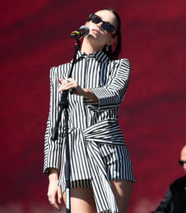 October 24, 2026, Tijuana, Baja California, Mexico: Argentine singer OLIVIA WALD performs live on stage during the Tecate Peninsula 2026 music festival at Explanada Estadio Caliente in Tijuana, Baja California, Mexico, October 24, 2026. She wears a striped black-and-white outfit and sunglasses while singing at the microphone. Tijuana Mexico - ZUMAm311 20261024_zip_m311_001 Copyright: xAlbertoxMartinezx