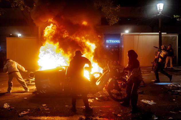 October 24, 2026, Barcelona, Spain: Demonstrators feed a burning barricade amid unrest in downtown Barcelona. Clashes between demonstrators and police, looting and widespread vandalism were reported across the city centre during the night. Barcelona Spain - ZUMAb137 20261024_fap_b137_010 Copyright: xJordixBoixareux