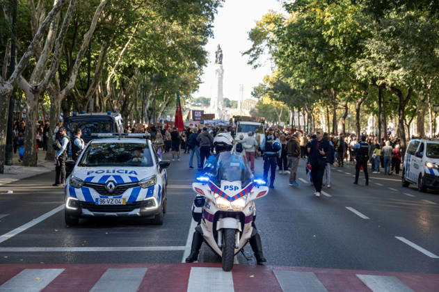 October 24, 2026, Lisbon, Lisbon, Portugal: Demonstrators take part in a protest organized by the Acampada de Lisboa housing movement, demanding affordable housing, limits on rising rents and an end to property speculation. The march takes place in central Lisbon, from Marques de Pombal to Rossio Square, following recent police removal of protest tents and the detention of 55 demonstrators during housing protests in the Portuguese capital. Lisbon Portugal - ZUMAr238 20261024_zip_r238_007 Copyright: xRicardoxRochax