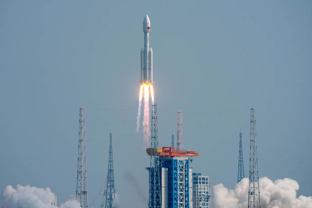 WENCHANG, CHINA - OCTOBER 25: A Long March-8A carrier rocket carrying the 28th group of low-orbit internet satellites blasts off from the Hainan Commercial Spacecraft Launch Site on October 25, 2026 in Wenchang, Hainan Province of China. The rocket lifted off at 10:03 a.m. (Beijing Time) from the Hainan commercial spacecraft launch site. The payloads, the 28th group of low-orbit internet satellites, entered the designated orbit.  Copyright: xChinaxNewsxServicex 111676942937