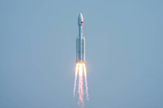 WENCHANG, CHINA - OCTOBER 25: A Long March-8A carrier rocket carrying the 28th group of low-orbit internet satellites blasts off from the Hainan Commercial Spacecraft Launch Site on October 25, 2026 in Wenchang, Hainan Province of China. The rocket lifted off at 10:03 a.m. (Beijing Time) from the Hainan commercial spacecraft launch site. The payloads, the 28th group of low-orbit internet satellites, entered the designated orbit.  Copyright: xChinaxNewsxServicex 111676943193