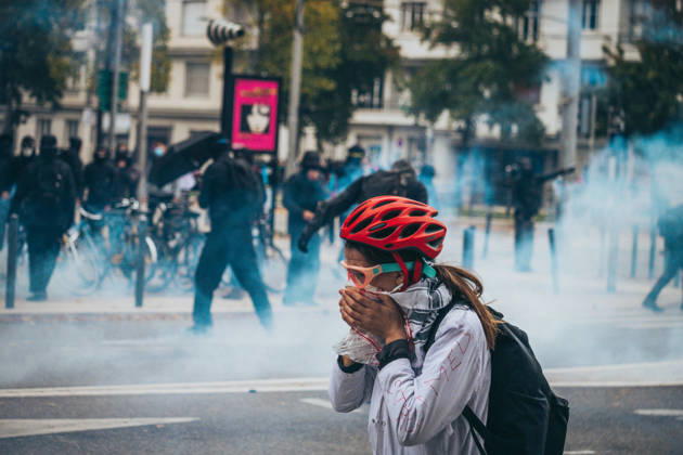 Yellow Vests Protest Act II - Grenoble A new day of mobilization took place on Saturday, October 24, called by the Yellow Vests (Gilets jaunes) and supported by high school students, university students, and labor unions, to protest against the high cost of living. A significant security presence was deployed. Nevertheless, clashes between masked individuals and law enforcement occurred on the fringes of the march. Photo by Leo Previtali ABACAPRESS.COM Grenoble France  Copyright: xPrevitalixLeo ABACAx