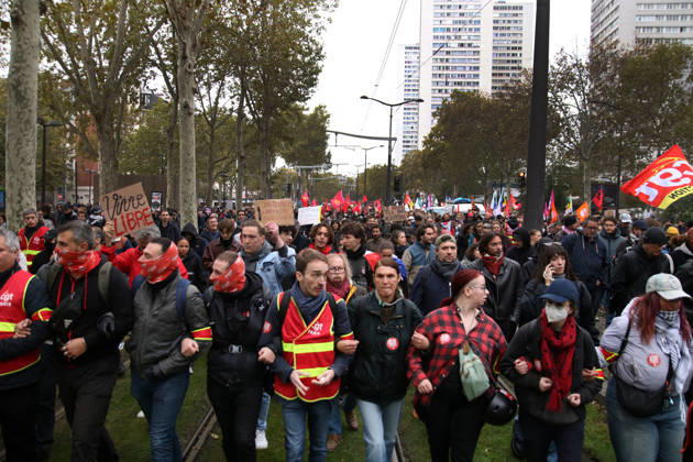 Yellow Vests Protest Act II - Paris Demonstration in favor of purchasing power, the protection of public services, and fiscal and social justice, in Paris on October 24, 2026 as part of a nationwide call for mobilisation bringing together former members of the Yellow Vest movement, labor unions, high school and university students. Photo by Florian Aventurier ABACAPRESS.COM Paris France  Copyright: xAvenetxPascal ABACAx