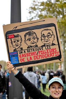 Yellow Vests Protest Act II - Paris Demonstration in favor of purchasing power, the protection of public services, and fiscal and social justice, as part of a nationwide call for mobilisation bringing together former members of the Yellow Vest movement, labor unions, high school and university students. in Paris on October 24, 2026. Photo by Karim Ait Adjedjou ABACAPRESS.COM Paris France  Copyright: xAitxAdjedjouxKarim ABACAx