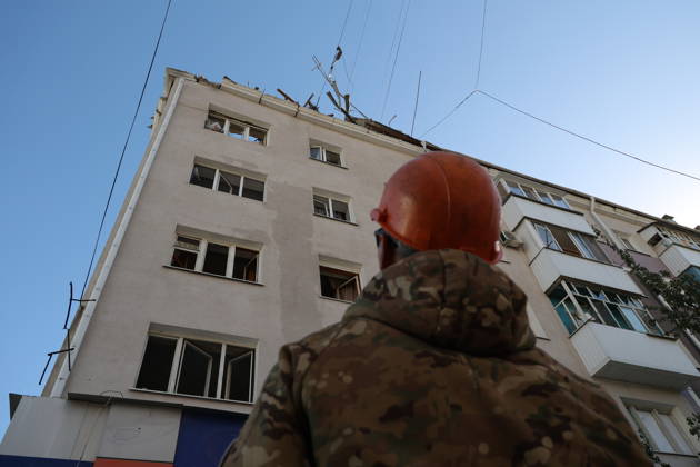 Aftermath of Ukrainian drone attack in Belgorod BELGOROD, RUSSIA - OCTOBER 25: Emergency teams inspect the affected area and assess the damage following a Ukrainian drone attack in Belgorod, Russia, on October 25, 2026. Stringer Anadolu Belgorod Russia. Editorial use only. Please get in touch for any other usage.  Copyright: x2026xAnadoluxStringerx