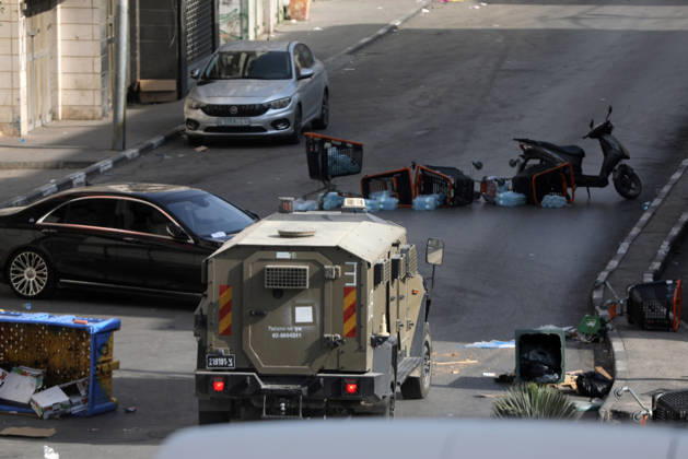Israeli forces siege of Hebron in the West Bank continues for a third day HEBRON, WEST BANK, PALESTINE - OCTOBER 25: Israeli military operations continue for a third day where Israeli soldiers raid numerous homes and prevent members of the press from covering the operations in Hebron, West Bank, Palestine, on October 25, 2026. Mamoun Wazwaz Anadolu Hebron West Bank. Editorial use only. Please get in touch for any other usage.  Copyright: x2026xAnadoluxMamounxWazwazx
