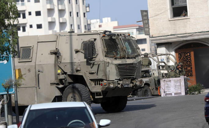 Israeli forces siege of Hebron in the West Bank continues for a third day HEBRON, WEST BANK, PALESTINE - OCTOBER 25: Israeli military operations continue for a third day where Israeli soldiers raid numerous homes and prevent members of the press from covering the operations in Hebron, West Bank, Palestine, on October 25, 2026. Mamoun Wazwaz Anadolu Hebron West Bank. Editorial use only. Please get in touch for any other usage.  Copyright: x2026xAnadoluxMamounxWazwazx