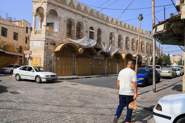 Hebron streets remain deserted as Israeli military restrictions enter third day HEBRON, WEST BANK, PALESTINE - OCTOBER 25: Shops remain closed in the Old City of Hebron in West Bank, Palestine on October 25, 2026, as Israeli forces continue to block all entrances and exits to the city and surrounding villages for a third consecutive day following a clash at a checkpoint that left two Palestinians and two Israeli soldiers dead. Streets remain quiet as local shopkeepers keep their businesses closed amid the restrictions. Amer Shallodi Anadolu Hebron West Bank. Editorial use only. Please get in touch for any other usage.  Copyright: x2026xAnadoluxAmerxShallodix
