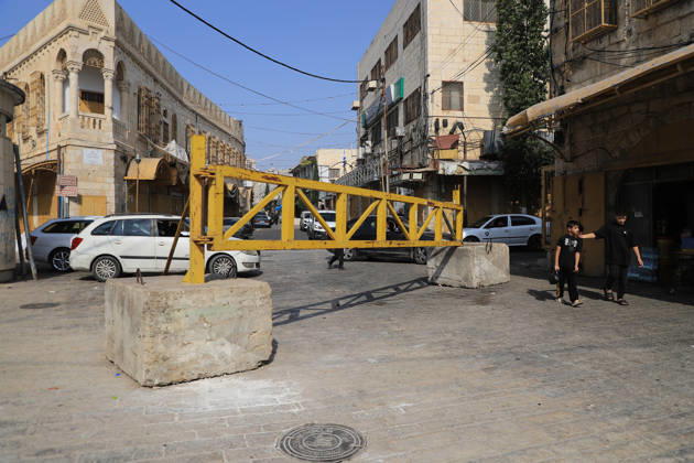 Hebron streets remain deserted as Israeli military restrictions enter third day HEBRON, WEST BANK, PALESTINE - OCTOBER 25: Shops remain closed in the Old City of Hebron in West Bank, Palestine on October 25, 2026, as Israeli forces continue to block all entrances and exits to the city and surrounding villages for a third consecutive day following a clash at a checkpoint that left two Palestinians and two Israeli soldiers dead. Streets remain quiet as local shopkeepers keep their businesses closed amid the restrictions. Amer Shallodi Anadolu Hebron West Bank. Editorial use only. Please get in touch for any other usage.  Copyright: x2026xAnadoluxAmerxShallodix