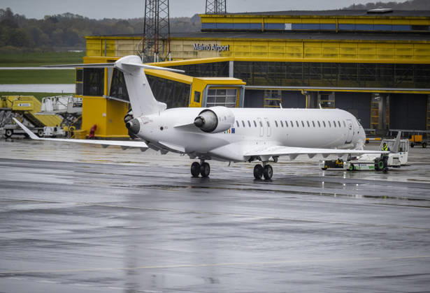 STURUP, October 25, 2026: An SAS CRJ 900 aircraft that was diverted from Kastrup Airport to Malmö Airport is being prepared to fly the short distance back now that the strong winds from Storm Boelo have subsided somewhat over southern Sweden and Denmark on Sunday STURUP SWEDEN x50090x  Copyright: xJohanxNilssonx xTTx HÖSTRUSK OCH HARDA VIND - STORMEN BOELO EG5flQe5wyY