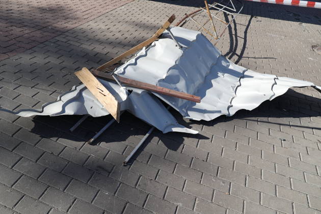 Russia, Ukraine report casualties in overnight strikes BELGOROD, RUSSIA - OCTOBER 25: A fallen roof piece is seen following a Ukrainian drone attack in Belgorod, Russia, on October 25, 2026. Emergency teams inspect the affected area and assess the damage following the attack. Stringer Anadolu Belgorod Russia. Editorial use only. Please get in touch for any other usage.  Copyright: x2026xAnadoluxStringerx