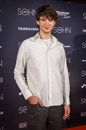 MMM THE SON: Actor Quentin Lopes on the red carpet at the theater premiere of *The Son*—a TOURERLEBEN theater production—at the Itzehoe Theater on October 24, 2026, in Schleswig-Holstein, Germany