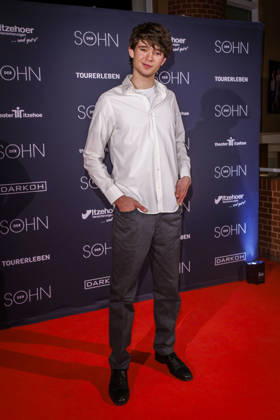 MMM THE SON: Actor Quentin Lopes on the red carpet at the theater premiere of *The Son*—a TOURERLEBEN theater production—at the Itzehoe Theater on October 24, 2026, in Schleswig-Holstein, Germany