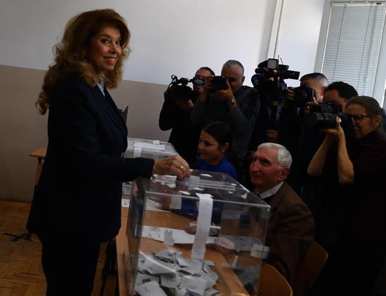 President Elections in Bulgaria Incumbent Bulgarian President Iliana Iotova casts her ballot during the first round of the presidential election in Sofia, Bulgaria, October 25, 2026. Nearly 6.6 million eligible voters are set to elect the seventh president of Bulgaria in the first round of voting. Sofia Bulgaria Copyright: xMatrixxImagesx xVassilxDonevx