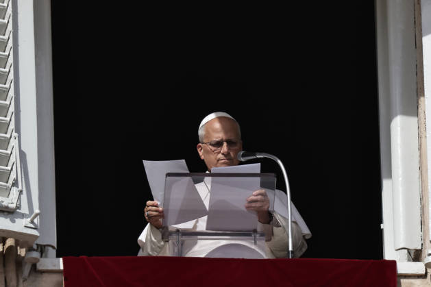 October 25, 2026. Vatican City - POPE LEO XIV delivers Angelus prayer in St. Peter s Square at the Vatican.. EvandroInetti_via ZUMA Wire Vatican City State - ZUMAi15_ 20261025_zaf_i15_012 Copyright: xEvandroxInettix