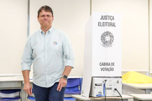 Sao Paulo governor Tarcisio de Freitas votes at the Miguel de Cervantes school. Re-elected governor of Sao Paulo, Tarcisio de Freitas, votes at the Miguel de Cervantes school, in the Morumbi neighborhood, southern region of Sao Paulo, this Sunday, October 25, 2026. Sao Paulo Sao Paulo Brasil Copyright: xMarinaxUezimax