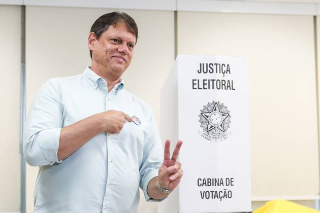 Sao Paulo governor Tarcisio de Freitas votes at the Miguel de Cervantes school. Re-elected governor of Sao Paulo, Tarcisio de Freitas, votes at the Miguel de Cervantes school, in the Morumbi neighborhood, southern region of Sao Paulo, this Sunday, October 25, 2026. Sao Paulo Sao Paulo Brasil Copyright: xMarinaxUezimax