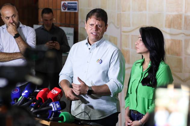 Sao Paulo governor Tarcisio de Freitas votes at the Miguel de Cervantes school. Re-elected governor of Sao Paulo, Tarcisio de Freitas, votes at the Miguel de Cervantes school, in the Morumbi neighborhood, southern region of Sao Paulo, this Sunday, October 25, 2026. Sao Paulo Sao Paulo Brasil Copyright: xMarinaxUezimax
