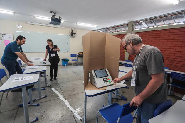 October 25, 2026, Belo Horizonte, Minas Gerais, BRAZIL: Preparation and organization of a polling station at the Maria Luiza Miranda Bastos State School, in the Planalto neighborhoodÃ¢â‚¬located in the northern zone of Belo Horizonte, Minas GeraisÃ¢â‚¬for the second round of the 2026 elections, along with the arrival of voters and the casting of ballots this Sunday, October 25, 2026. Belo Horizonte BRAZIL  - ZUMAc236 20261025_znp_c236_033 Copyright: xRodneyxCostax
