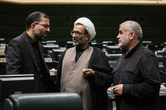 October 25, 2026, Tehran, Iran: A cleric in a white turban gestures while talking with two men dressed in black beside the green parliamentary seats at the Islamic Consultative Assembly in Tehran, Iran, on October 25, 2026. Parliamentary reports said more than two-thirds of lawmakers joined the October 25 open sitting of the Islamic Consultative Assembly, attending either in person or remotely. Tehran Iran - ZUMAi98_ 20261025_zih_i98_036 Copyright: xIcanax