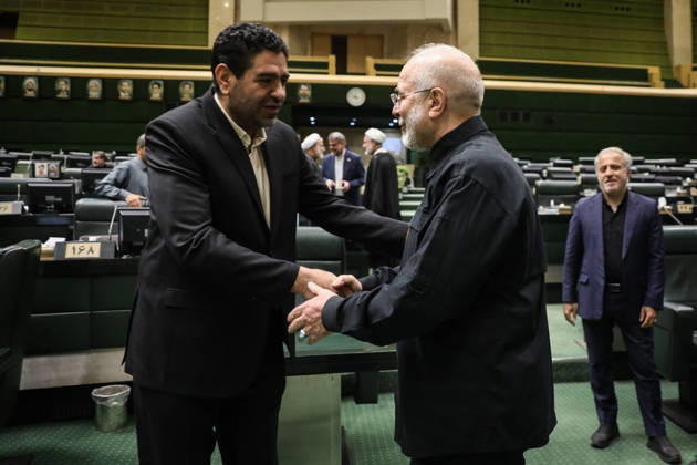 October 25, 2026, Tehran, Iran: Mohammad Bagher Ghalibaf shakes hands with a tall dark-haired man between rows of parliamentary seats at the Islamic Consultative Assembly in Tehran, Iran, on October 25, 2026. Parliamentary reports said more than two-thirds of lawmakers joined the October 25 open sitting of the Islamic Consultative Assembly, attending either in person or remotely. Tehran Iran - ZUMAi98_ 20261025_zih_i98_050 Copyright: xIcanax