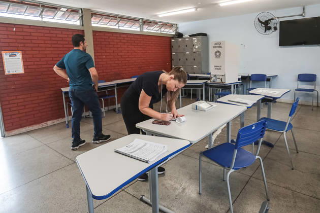 October 25, 2026, Belo Horizonte, Minas Gerais, BRAZIL: Preparation and organization of a polling station at the Maria Luiza Miranda Bastos State School, in the Planalto neighborhoodÃ¢â‚¬located in the northern zone of Belo Horizonte, Minas GeraisÃ¢â‚¬for the second round of the 2026 elections, along with the arrival of voters and the casting of ballots this Sunday, October 25, 2026. Belo Horizonte BRAZIL  - ZUMAc236 20261025_znp_c236_054 Copyright: xRodneyxCostax