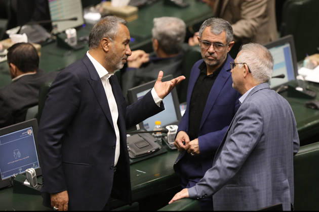 October 25, 2026, Tehran, Iran: A suited lawmaker gestures with one hand while speaking to two colleagues beside the parliamentary benches at the Islamic Consultative Assembly in Tehran, Iran, on October 25, 2026. The Iranian parliament held a hybrid open sitting, with some lawmakers attending in the Tehran chamber and others participating remotely, according to parliamentary reports. Tehran Iran - ZUMAi98_ 20261025_zih_i98_115 Copyright: xIcanax