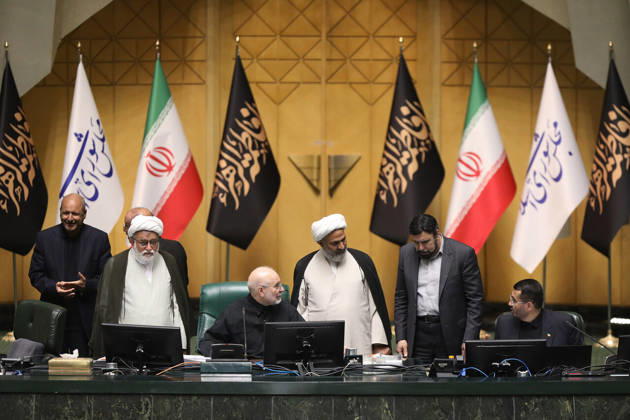 October 25, 2026, Tehran, Iran: Two clerics in white turbans stand with other officials near Mohammad Bagher Ghalibaf at the presiding desk at the Islamic Consultative Assembly in Tehran, Iran, on October 25, 2026. The Islamic Consultative Assembly resumed an open sitting in its Tehran chamber with a mix of in-person and remote participation, according to parliamentary reporting. Tehran Iran - ZUMAi98_ 20261025_zih_i98_121 Copyright: xIcanax