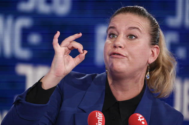 Mathilde Panot on Franc Jeu - Paris French deputy and President of La France Insoumise (LFI) parliamentary group Mathilde Panot poses for pictures for Franc Jeu on France 2 channel in Paris, France on October 25, 2026. Photo by Stephane Le Tellec ABACAPRESS.COM Paris France Copyright: xLexTellecxStephane ABACAx