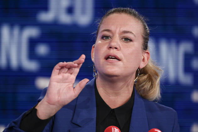 Mathilde Panot on Franc Jeu - Paris French deputy and President of La France Insoumise (LFI) parliamentary group Mathilde Panot poses for pictures for Franc Jeu on France 2 channel in Paris, France on October 25, 2026. Photo by Stephane Le Tellec ABACAPRESS.COM Paris France Copyright: xLexTellecxStephane ABACAx