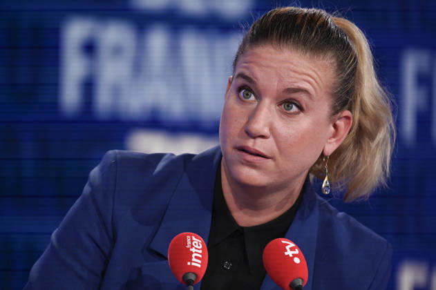 Mathilde Panot on Franc Jeu - Paris French deputy and President of La France Insoumise (LFI) parliamentary group Mathilde Panot poses for pictures for Franc Jeu on France 2 channel in Paris, France on October 25, 2026. Photo by Stephane Le Tellec ABACAPRESS.COM Paris France Copyright: xLexTellecxStephane ABACAx