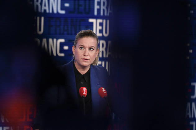 Mathilde Panot on Franc Jeu - Paris French deputy and President of La France Insoumise (LFI) parliamentary group Mathilde Panot poses for pictures for Franc Jeu on France 2 channel in Paris, France on October 25, 2026. Photo by Stephane Le Tellec ABACAPRESS.COM Paris France Copyright: xLexTellecxStephane ABACAx